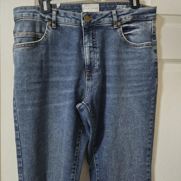 NWT LOLA Bradly-DIS Midrise Flare Jeans, Medium Wash, Destructed, Size 32. - Picture 5 of 13